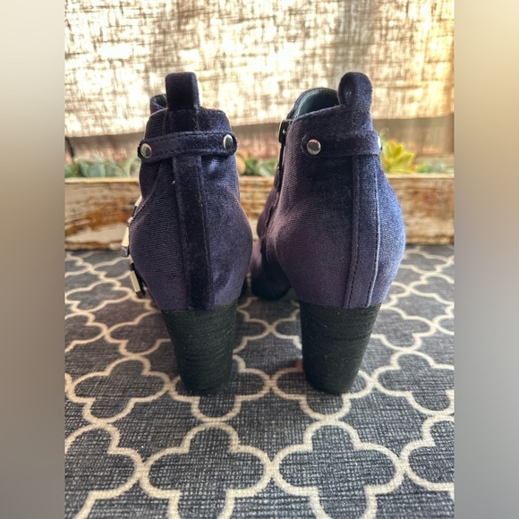 Crown Vintage Navy Side- Buckle Vegan Leather Ankle Boots with Buckles- size 7 - Picture 3 of 8